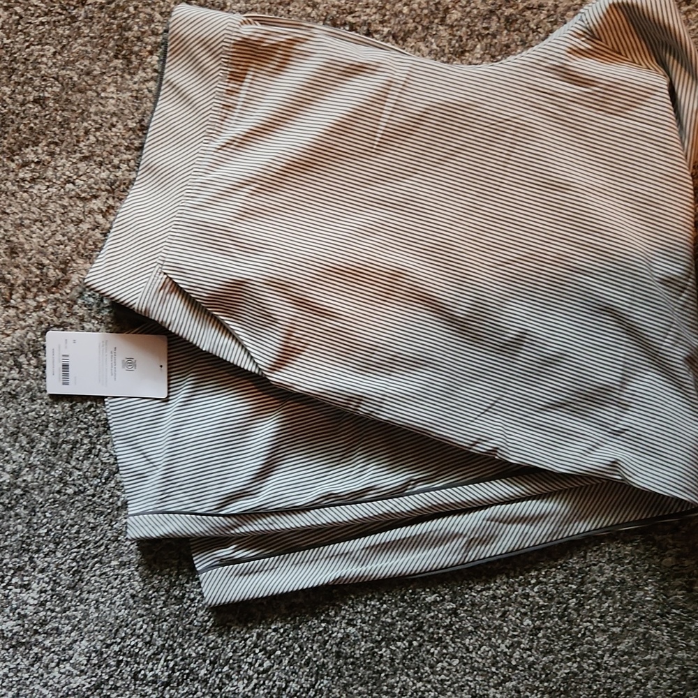 Athleta pants. NWT. Gray and white. Size 22.